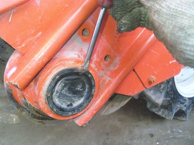 クボタ トラクター 部品 ロータリー 爪軸サポート側  前期型ベアリングケース１個 　 - 9